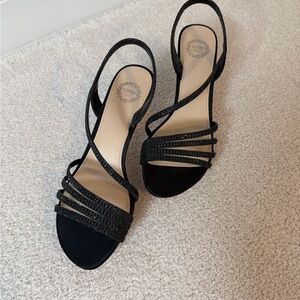 Elegant Black Strappy Women's Sandals 🖤